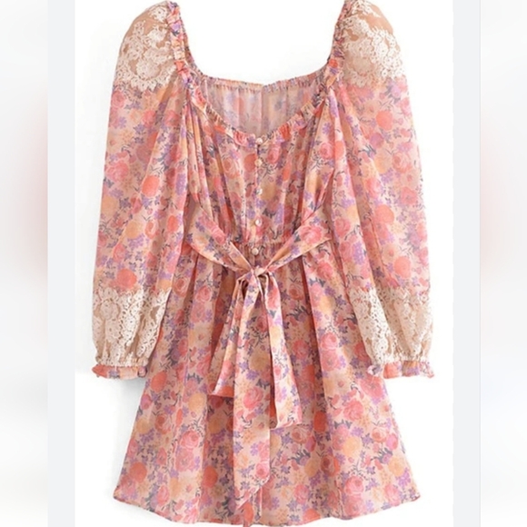 Avantlook Tops - NEW Avantlook Floral Lace Top, Sz M